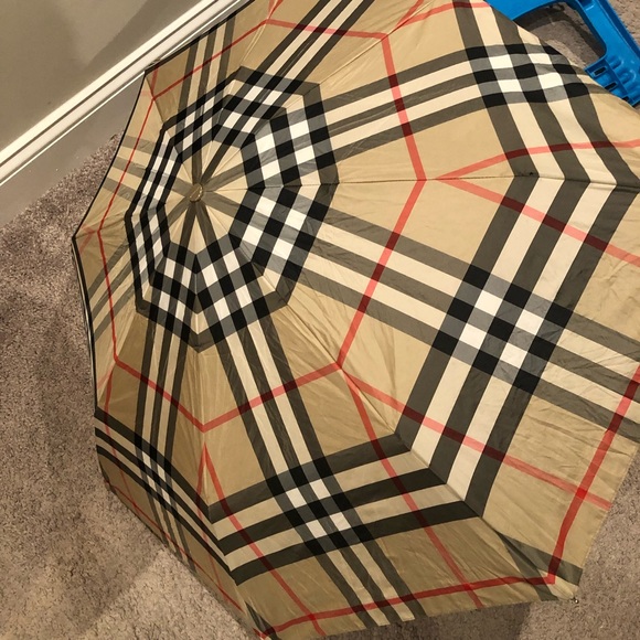 (2) Burberry Umbrellas - Picture 7 of 16